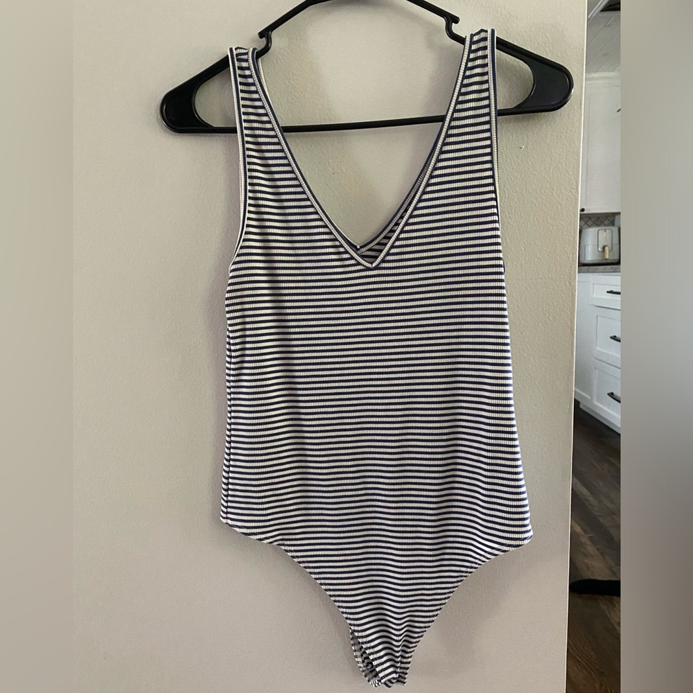 American Eagle Navy and White Ribbed Bodysuit Size Medium